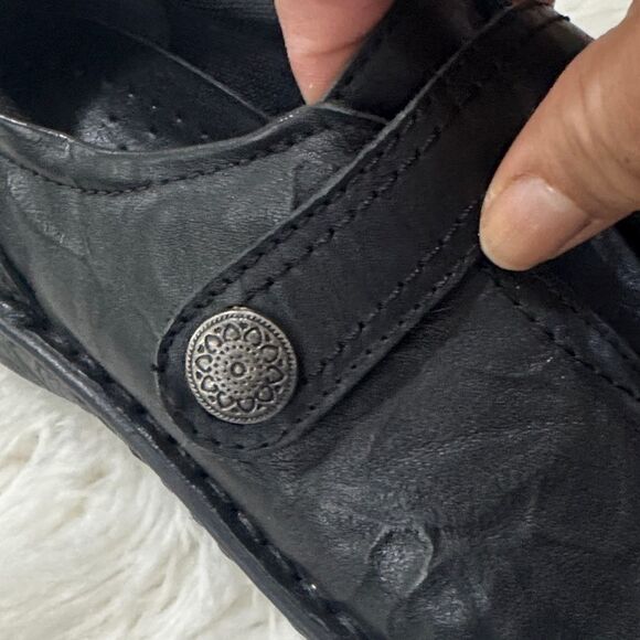 Spring Step Black Leather Moccasins - Picture 7 of 10